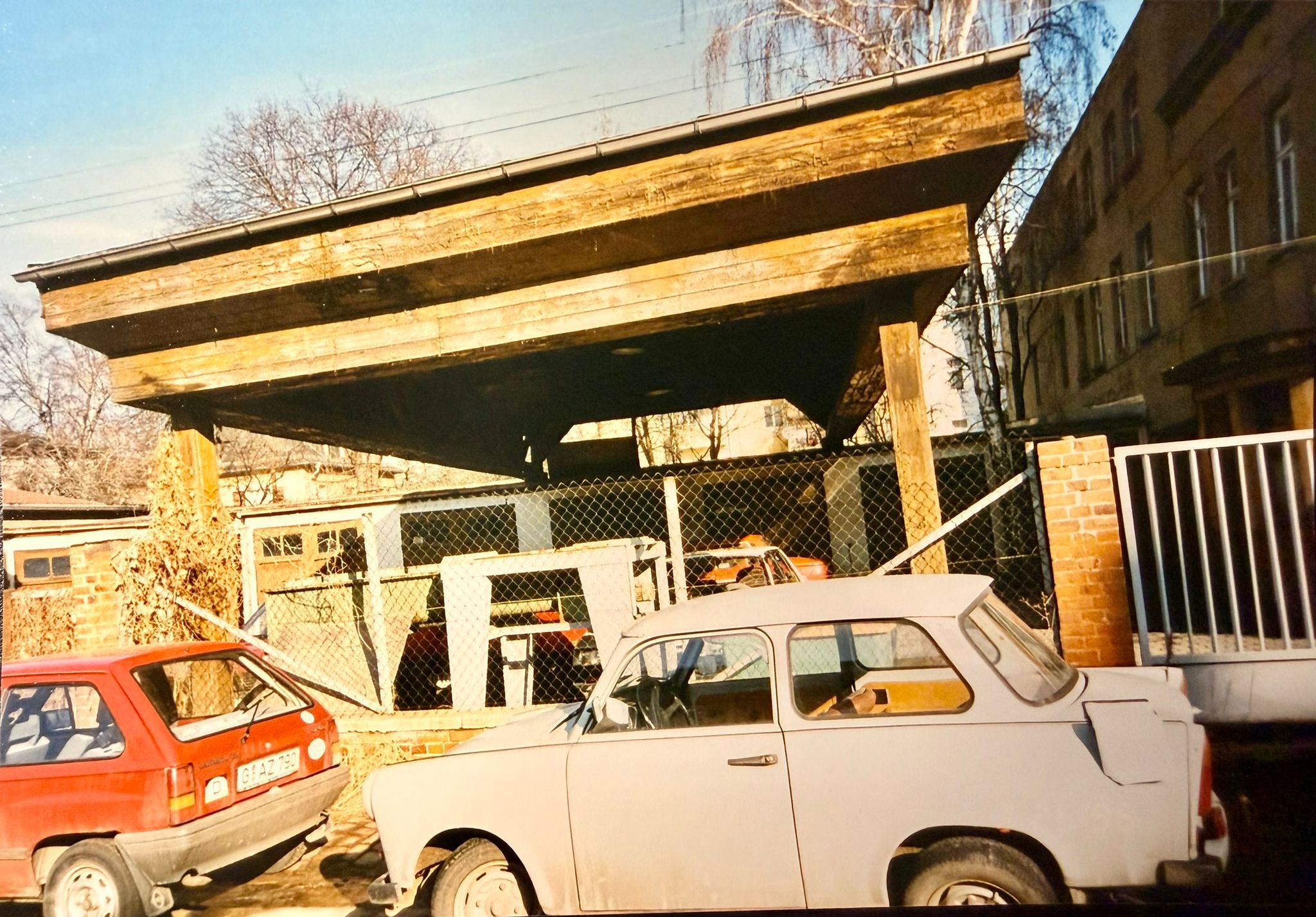 Zone carport avec une Trabant